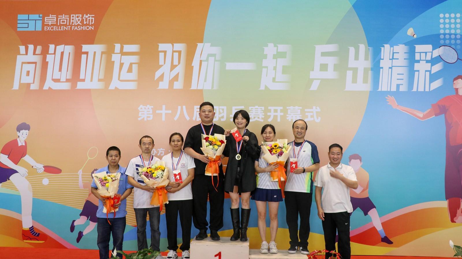 Cặp đôi vợ chồng bóng bàn.jpg