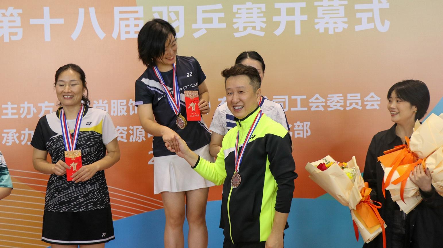 Trang phục Zhuoshang · Giải cầu lông và tennis lần thứ 18 kết thúc tốt đẹp